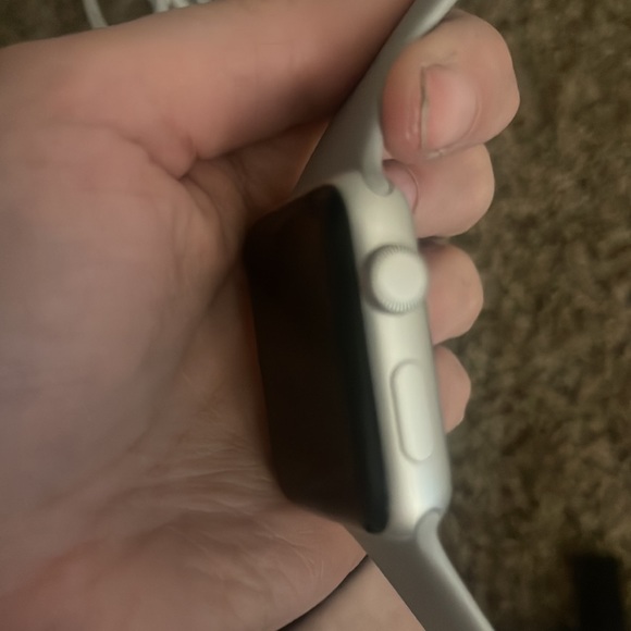 APPLE WATCH SERIES THREE 42MM ALUMINUM CASE AND GREY BAND - Picture 6 of 8